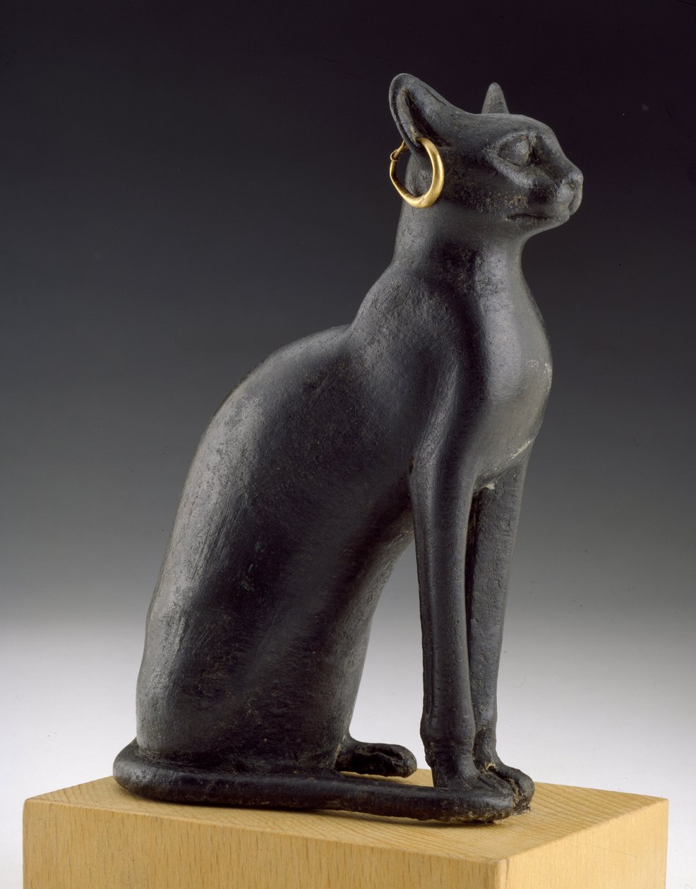 Estatueta de um gato, sagrado para a deusa Bastet de Bubastis de Late Period Egyptian