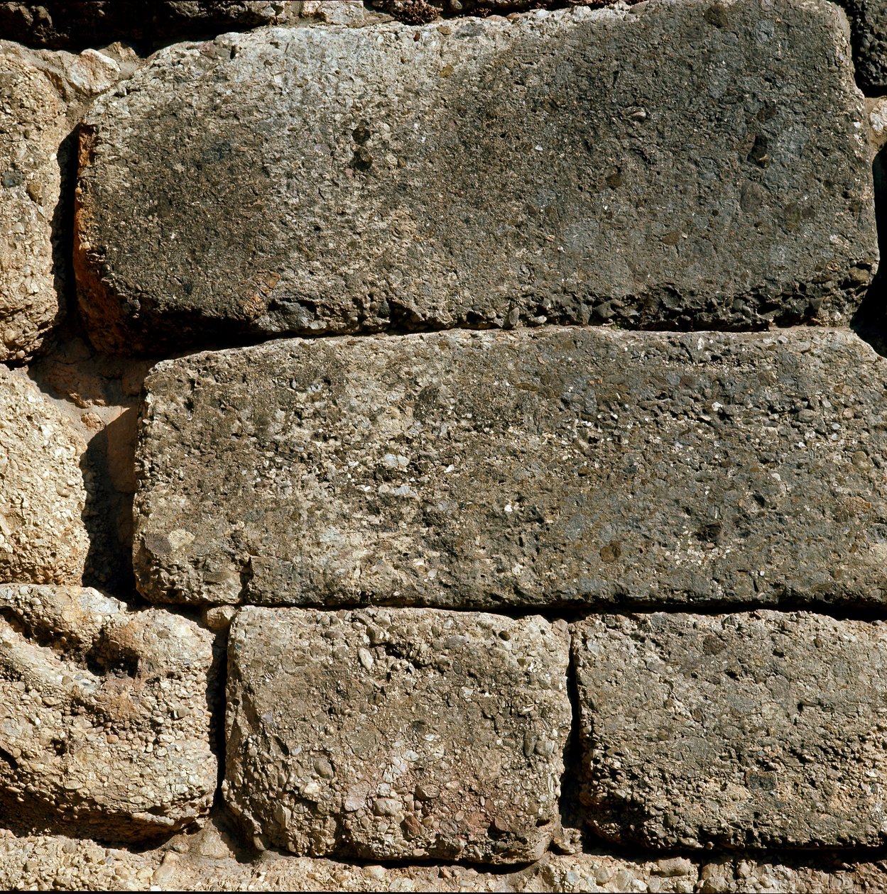 Muros perto da Porta do Leão: local da antiga cidade de Micenas, no Peloponeso (1500-1100 AC) Grécia de Late Helladic Period Mycenaean