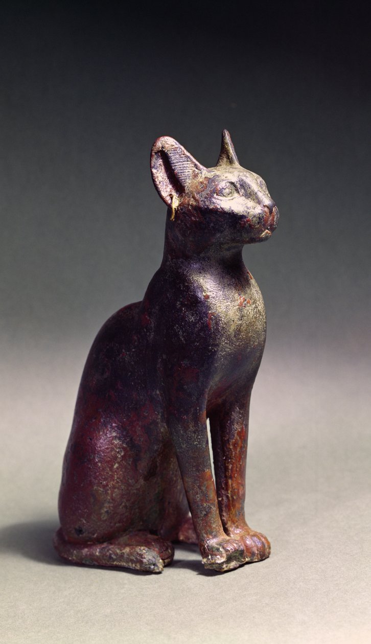 Estatueta de um gato com brincos de ouro, a representação sagrada da deusa Bastet, c.664-630BC (bronze) de Late Period Egyptian