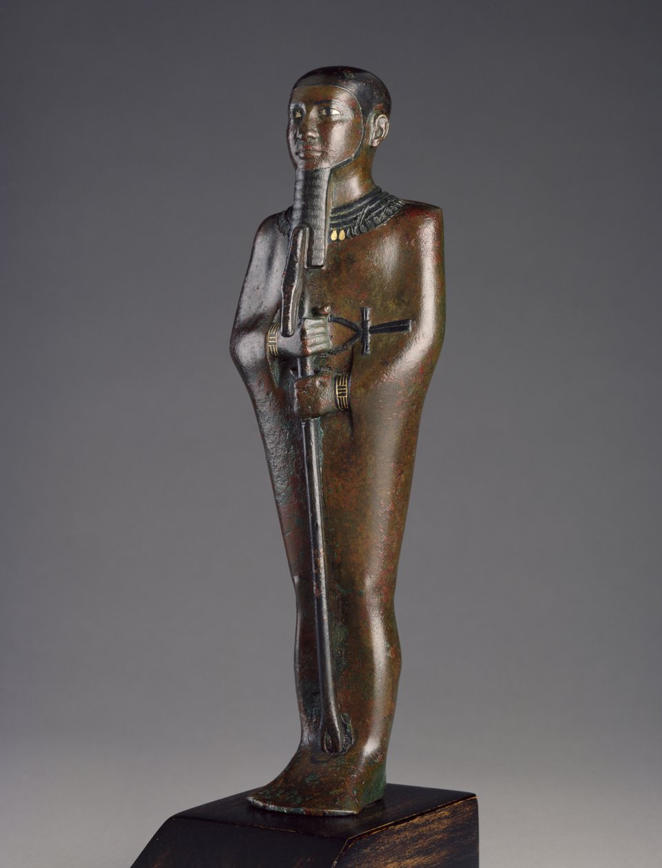 Estatueta do deus Ptah (bronze com pigmento preto e prata e ouro incrustados) de Late Period Egyptian