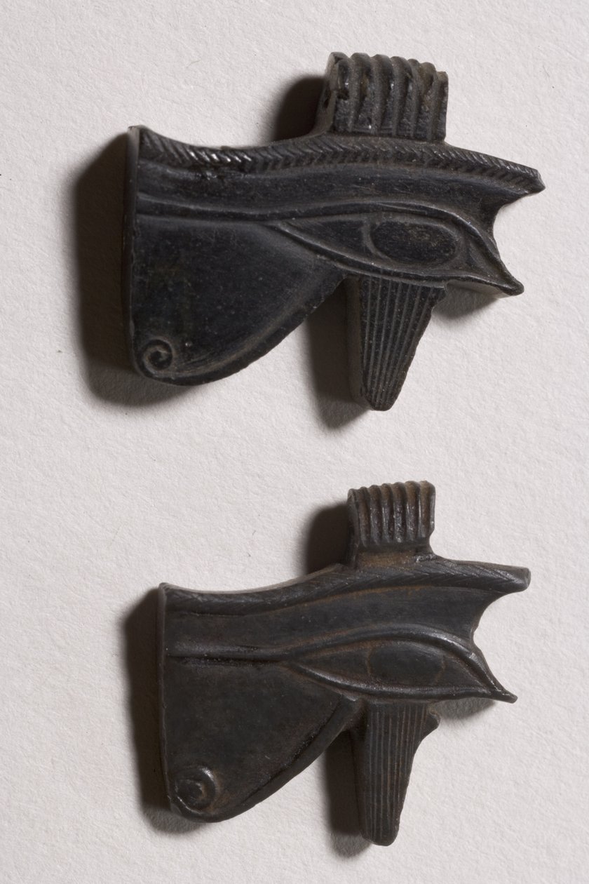 Dois amuletos do olho do wedjat (obsidiana) de Late Period Egyptian