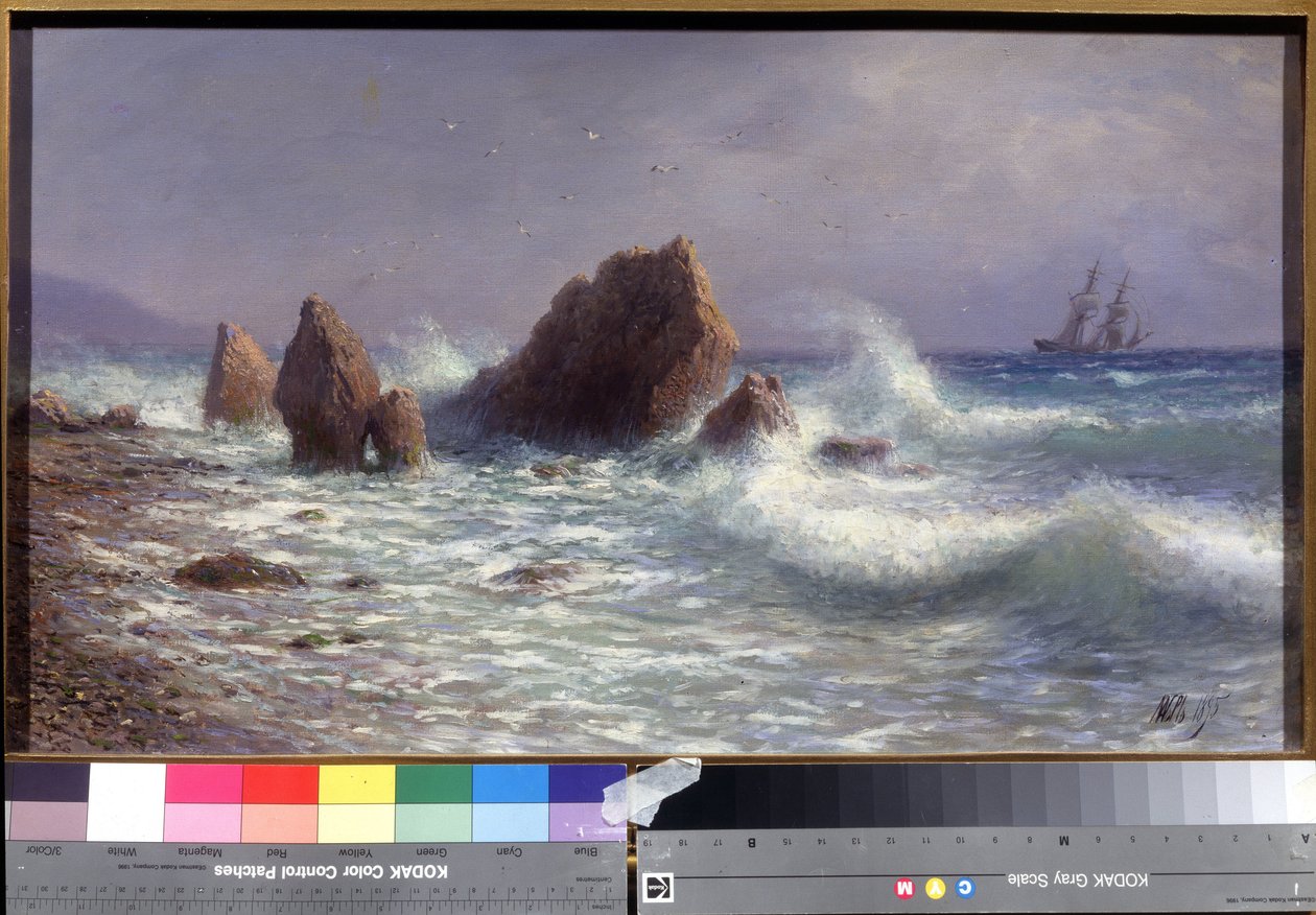Na Costa de Livadia (no Golfo da Crimeia, Ucrânia). Paisagem marítima, com um veleiro à distância e as ondas do Mar Negro a quebrar nos recifes. Pintura por Lev Felixovich Lagorio (1827-1905), óleo sobre tela de Lef Feliksovich Lagorio
