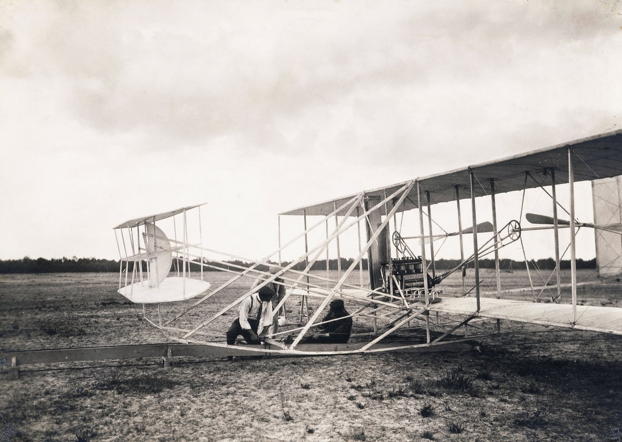 Leon Bollee trabalhando no avião dos irmãos Wright ", c.1909 de Leon Bollee