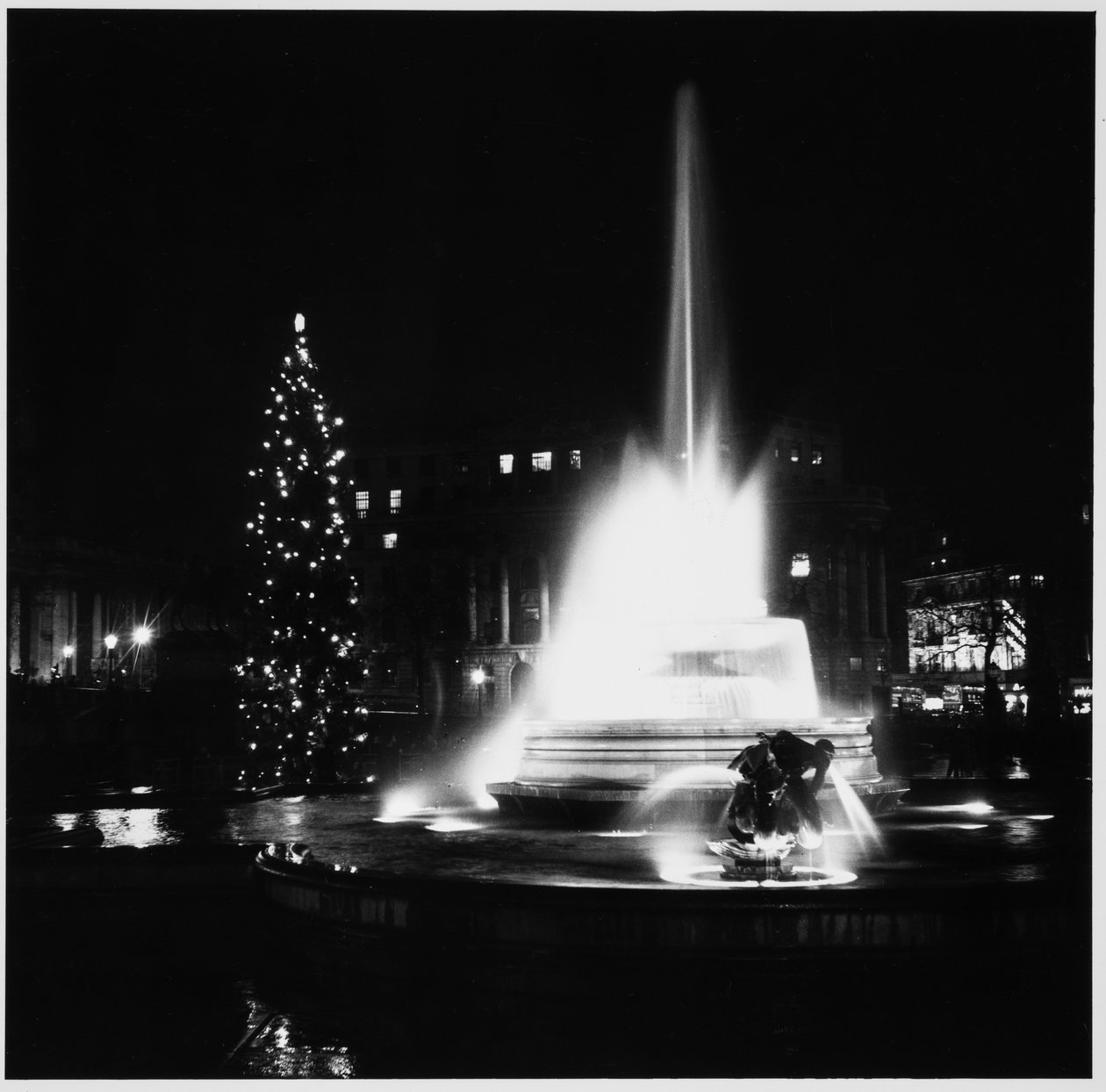 Trafalgar Square, St James, Westminster, Cidade de Westminster, Autoridade da Grande Londres, Reino Unido de Leonard Robin Mattock