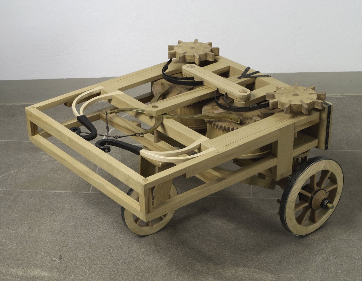 Reconstrução do design de da Vinci para um automóvel (madeira) de Leonardo da Vinci