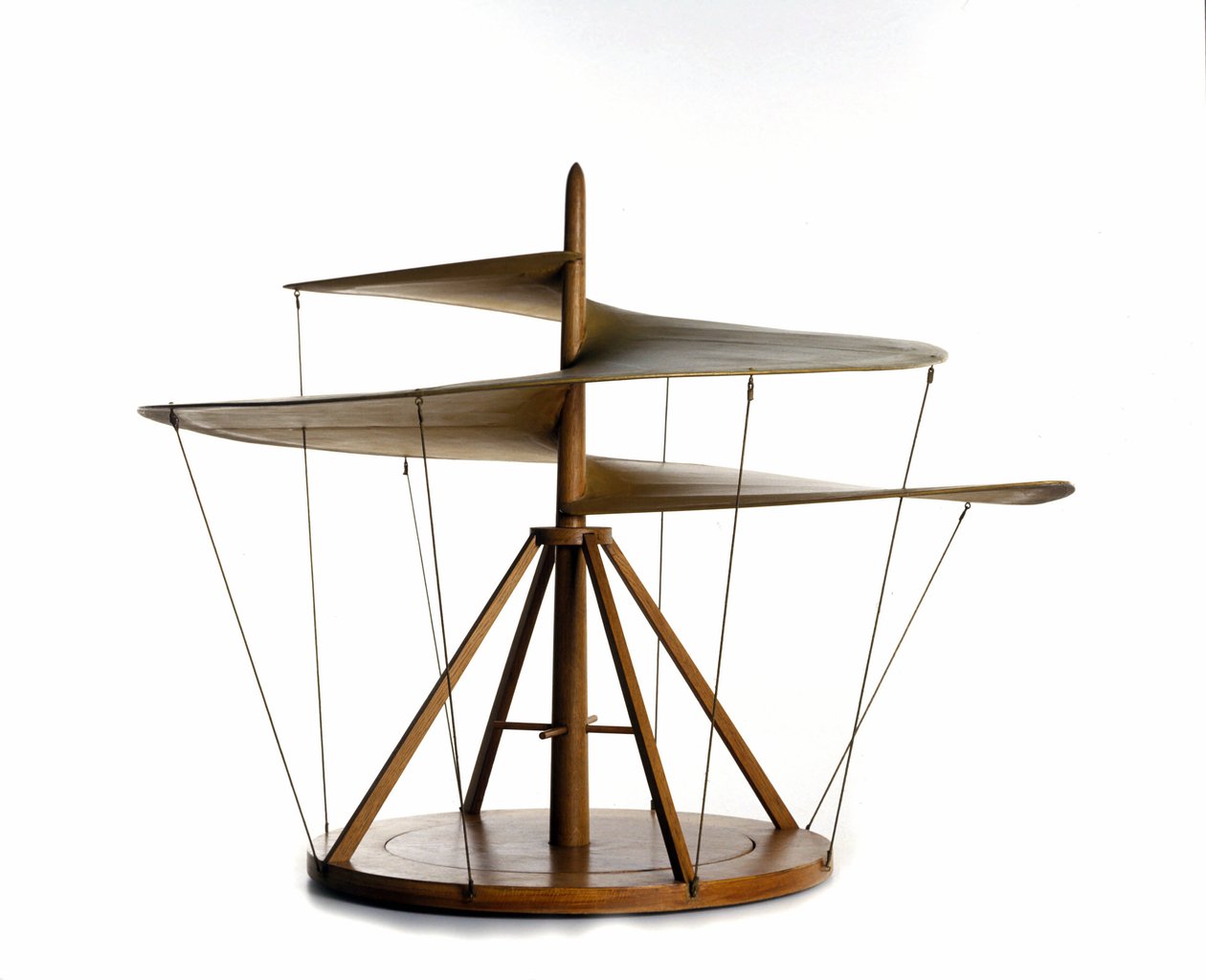 Modelo do parafuso de ar feito a partir do desenho de Leonardo da Vinci (Leonardo da Vinci), máquina voadora, ancestral do helicóptero - Museu de Ciência e Tecnologia de Leonardo da Vinci, Milão de Leonardo da (after) Vinci