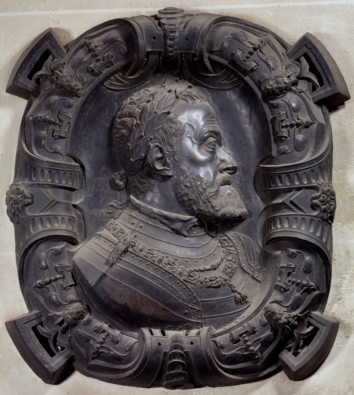 Retrato do Imperador Carlos V (1500-1558)". Relevo em bronze esculpido por Leone Leoni (1509-1590). Paris, Museu do Louvre de Leone Leoni