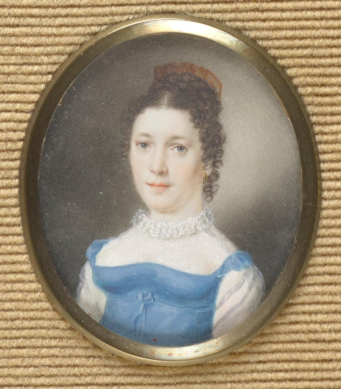 Senhora em um vestido azul império de Leopold Blonder