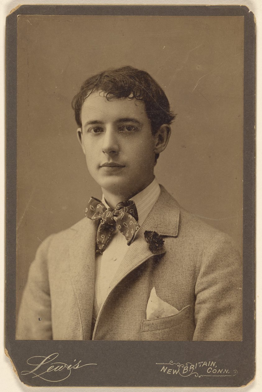 Walter Thomas [jovem de laço e cravo na lapela do casaco] de Lewis