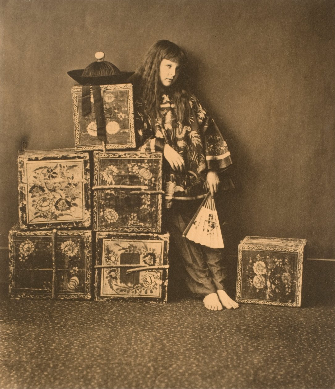 Xie Kitchin como "Um Chinês" de Lewis Carroll