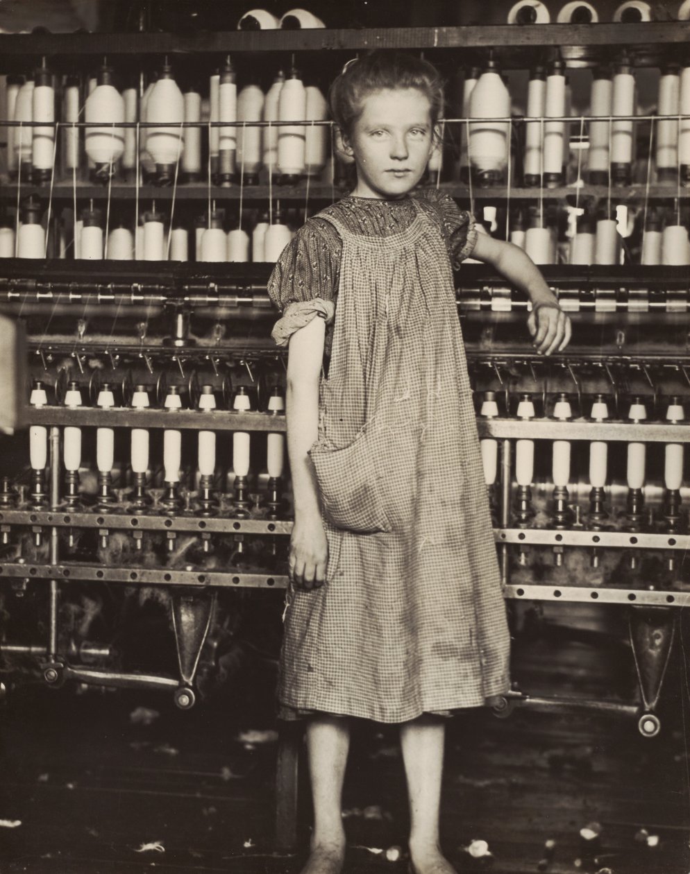 Addie Card, 12 anos. Spinner em fábrica de algodão, North Pownal, Vermont de Lewis Hine