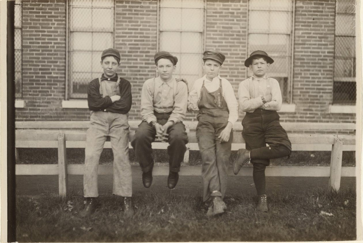 [Grupo de rapazes que trabalham na Fábrica de Calçado Brown, Moberly, Missouri] de Lewis W. Hine