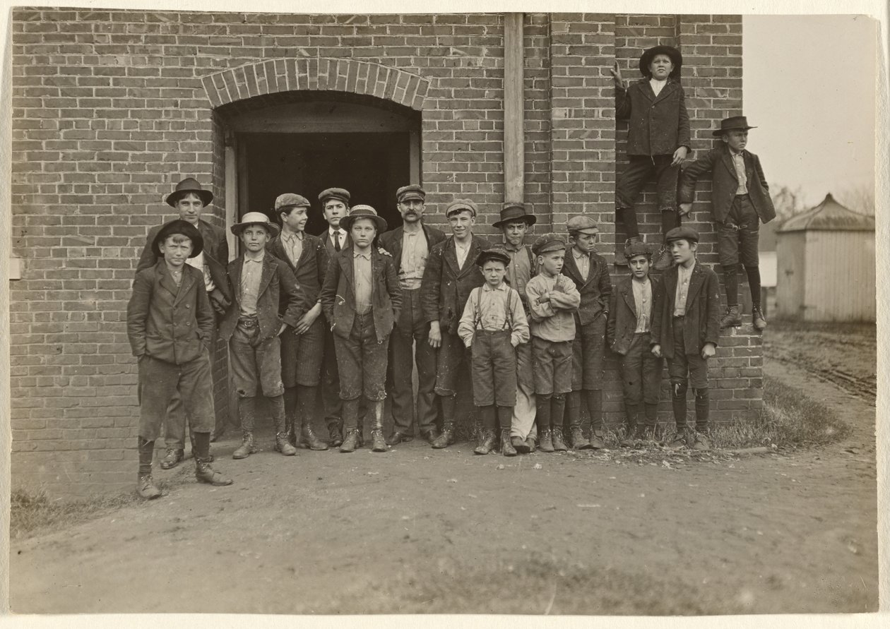 [Hora do meio-dia, King Mfg. Co., Augusta, Geórgia] de Lewis W. Hine