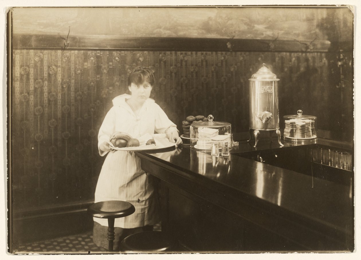 Empregada de mesa de Lewis W. Hine