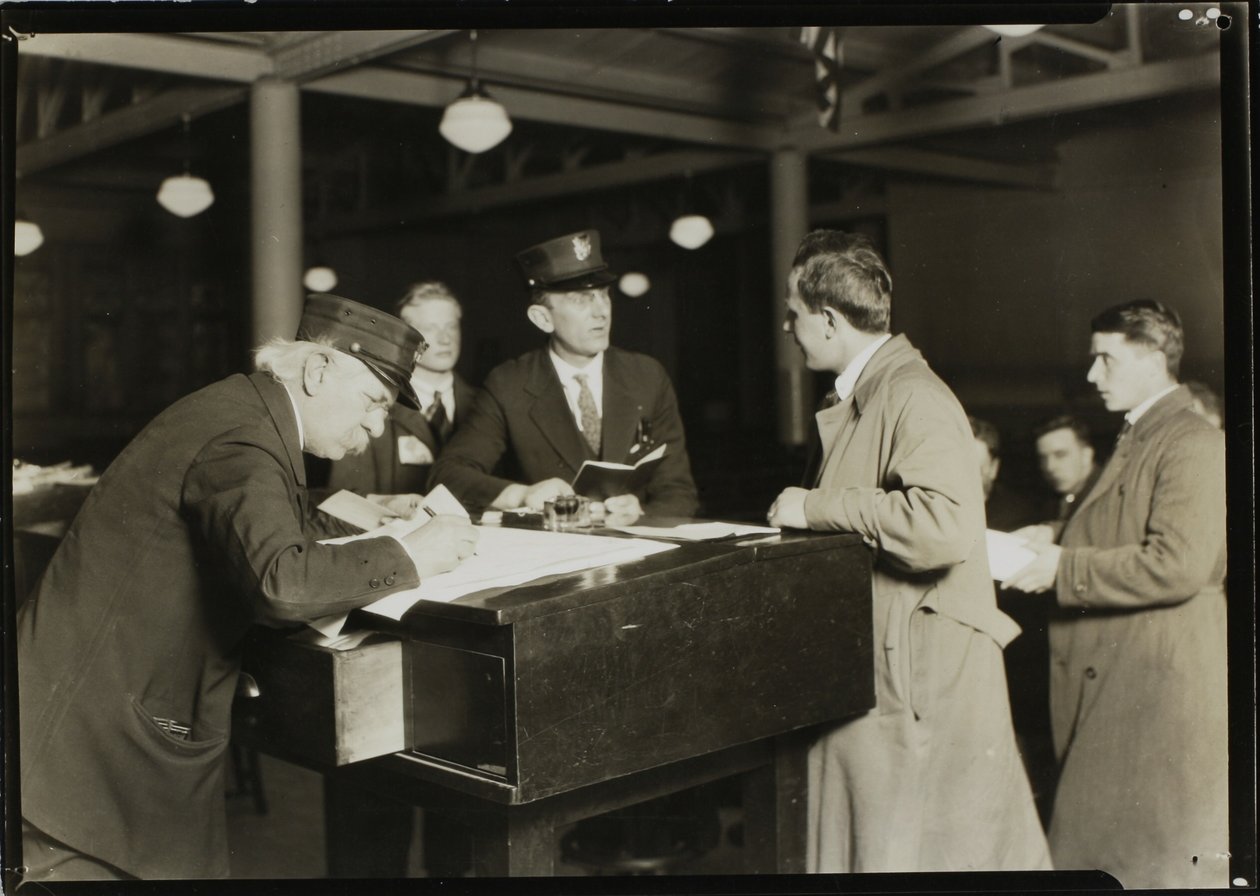 Uma visão de perto em Ellis Island de Lewis Wickes Hine