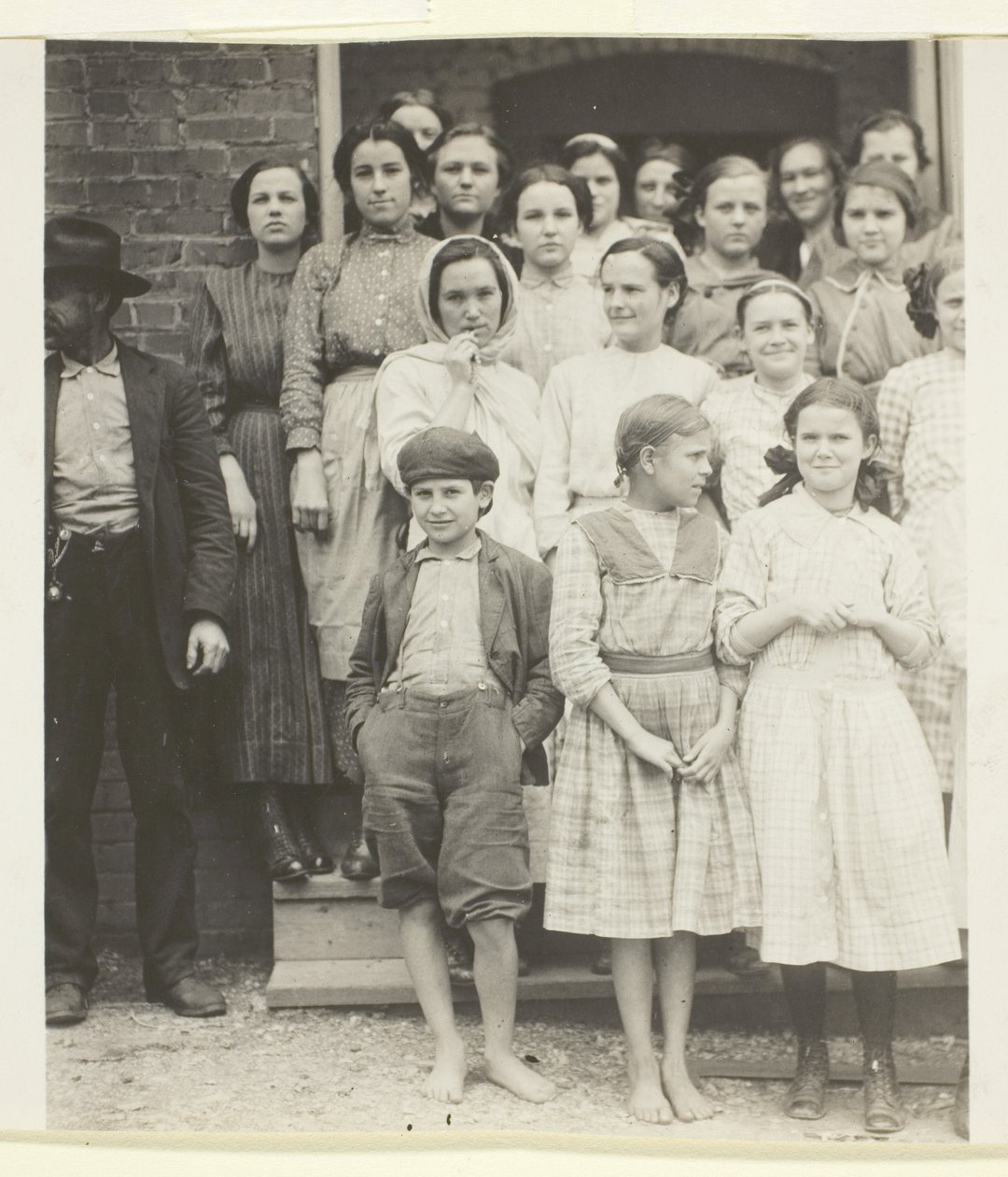 Todos são trabalhadores da Walker County Hosiery Mills, Lafayette, Geórgia de Lewis Wickes Hine