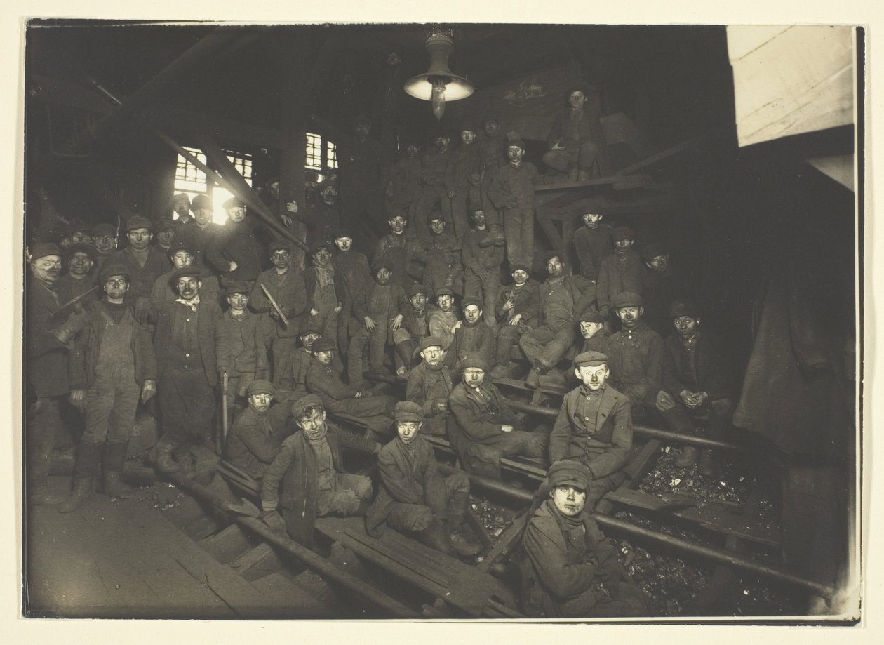 Breaker Boys em Coal Chute, South Pittston, Pensilvânia de Lewis Wickes Hine