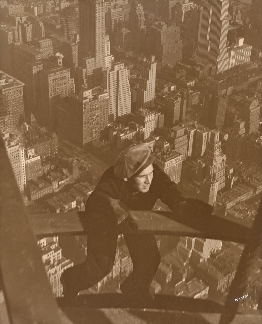 Subindo nas vigas do Empire State - 100 andares acima de Lewis Wickes Hine