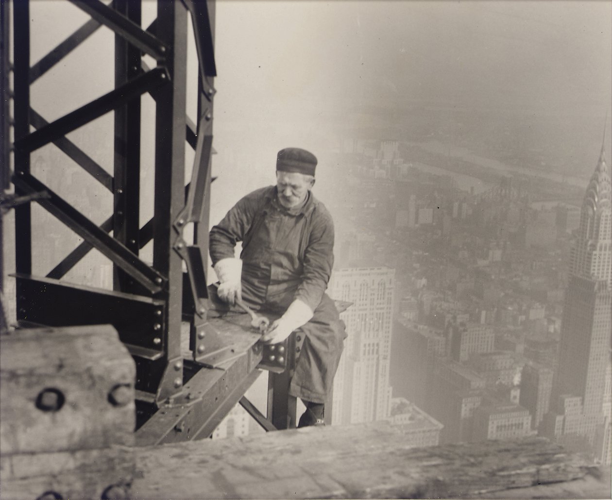 Empire State Building em construção, 1930 de Lewis Wickes Hine