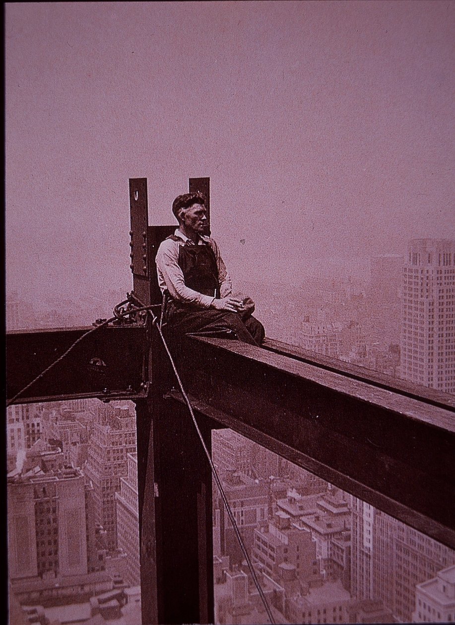 Empire State Building em construção, mostrando operário a fazer uma pausa de Lewis Wickes Hine
