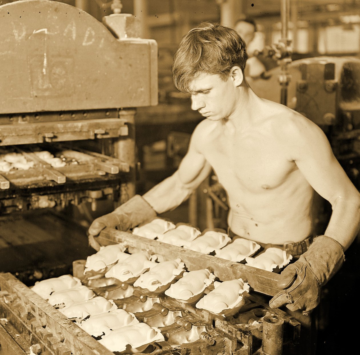 Operário da Paragon Rubber Company, Massachusetts. 1936 de Lewis Wickes Hine
