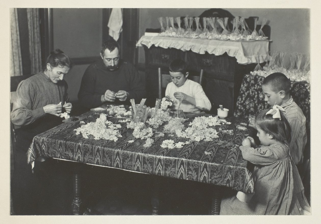Família a fazer flores de Lewis Wickes Hine