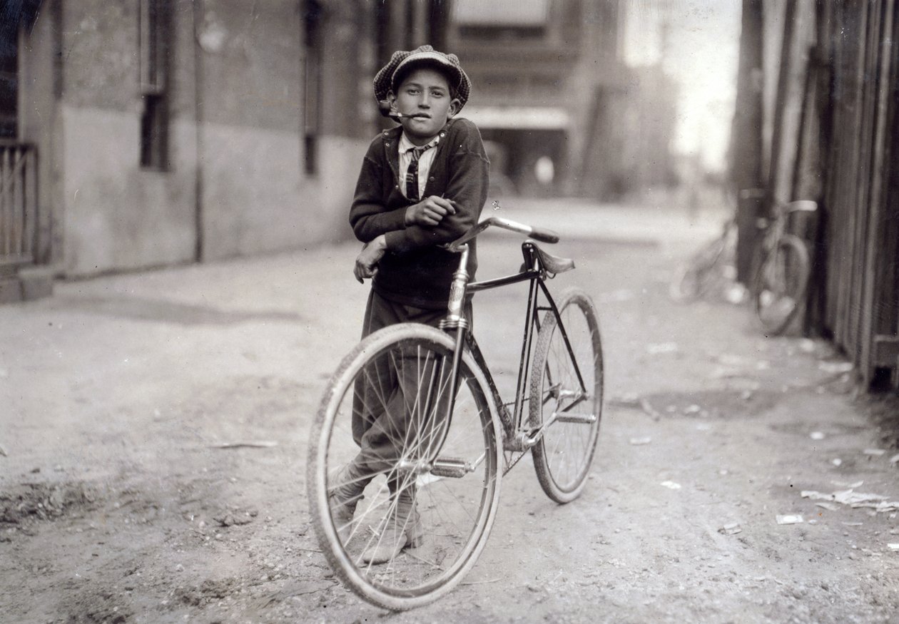 Mensageiro de quinze anos trabalhando para a Mackay Telegraph Company, Waco, Texas, 1913 de Lewis Wickes Hine
