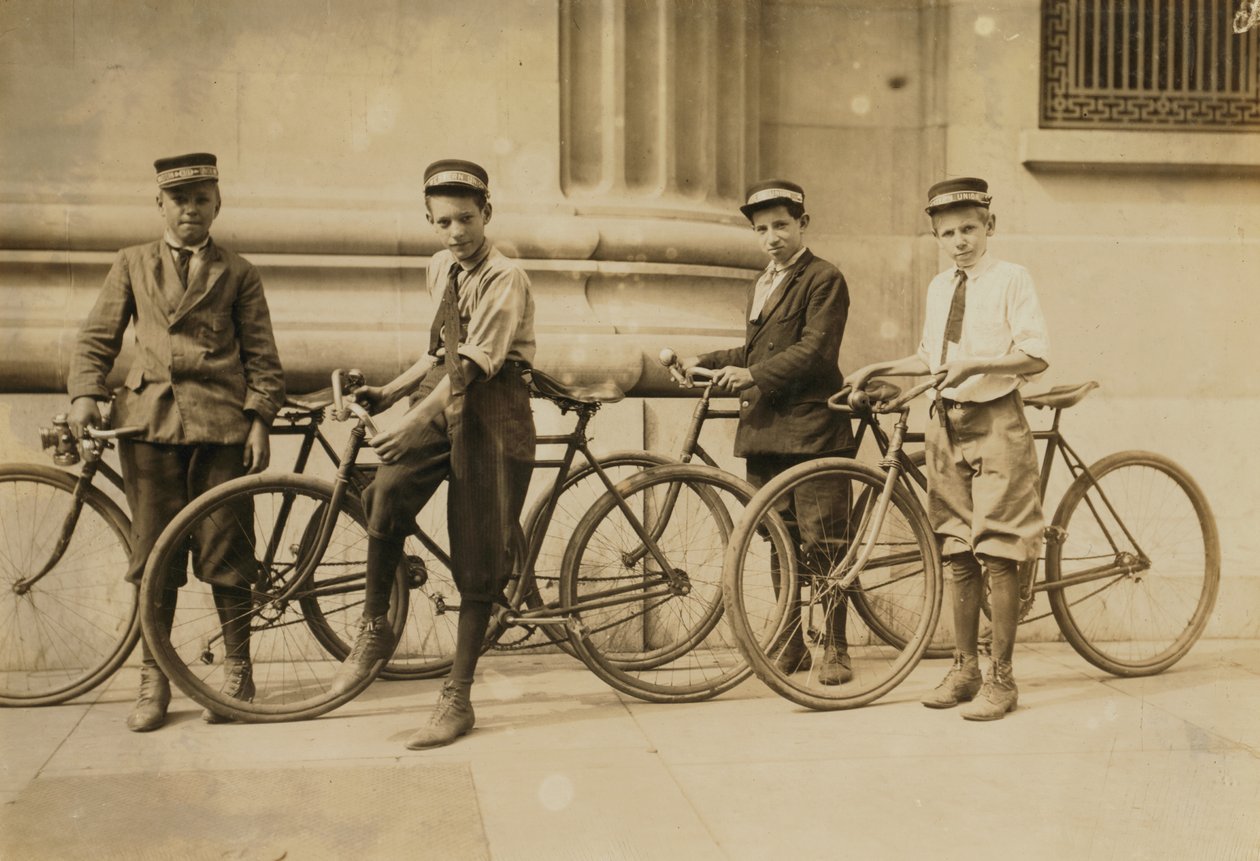 Grupo de Mensageiros da Western Union em Norfolk, Virgínia, 1911 de Lewis Wickes Hine