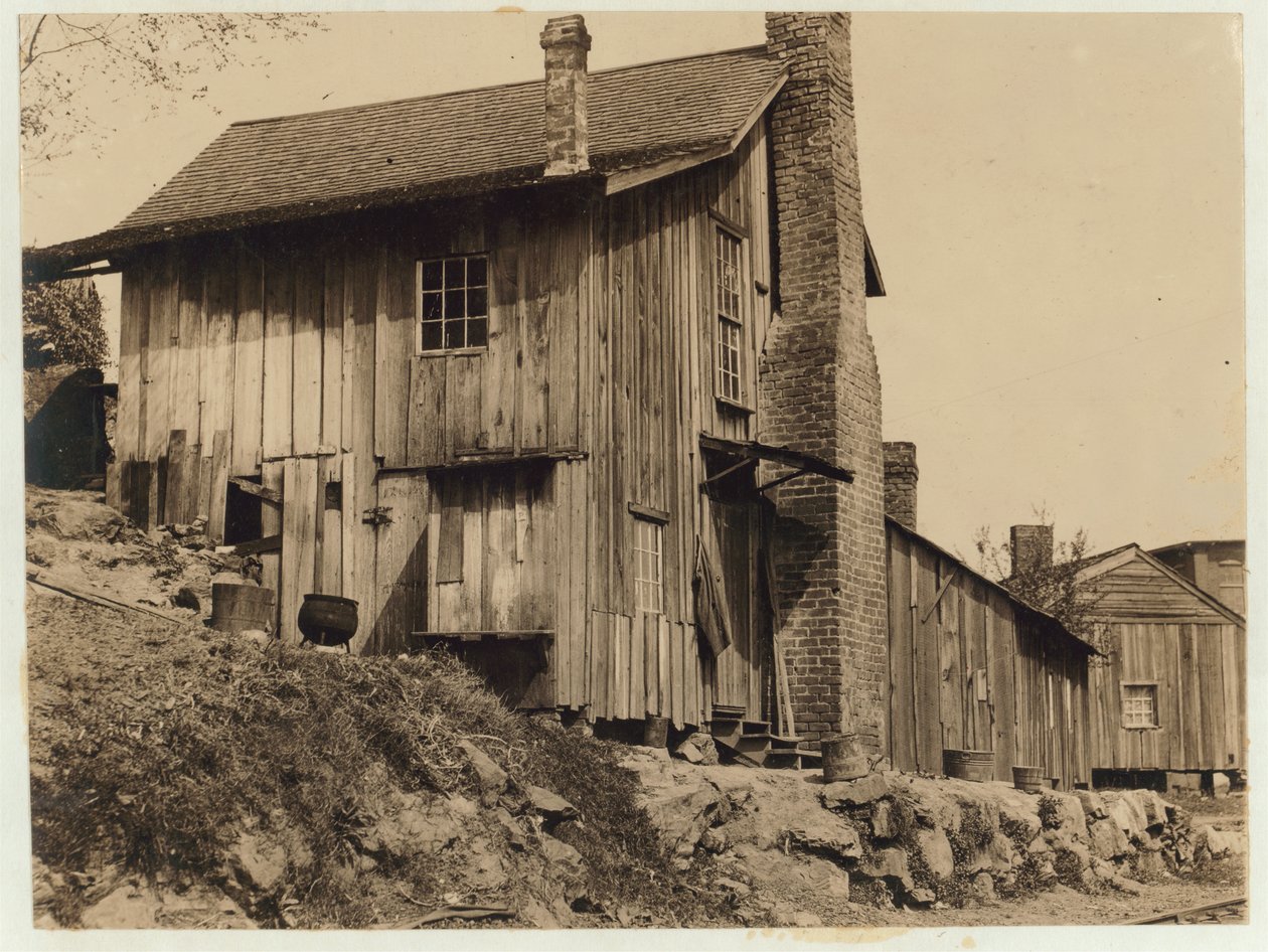 Habitação para trabalhadores na fábrica de meias de Roma, Geórgia, 1913 de Lewis Wickes Hine