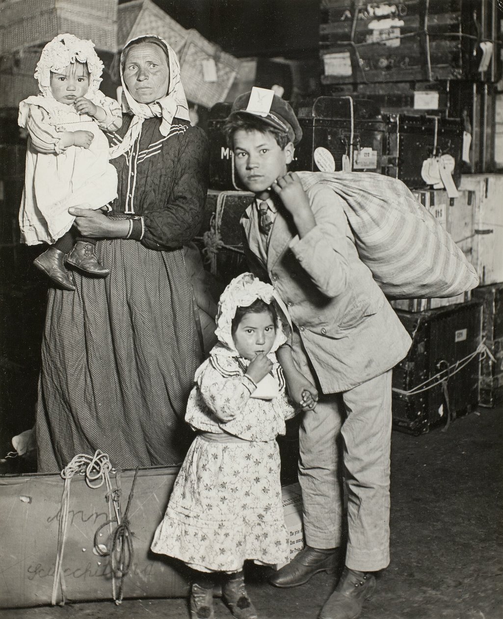 Família italiana à procura de bagagem perdida, Ilha Ellis de Lewis Wickes Hine