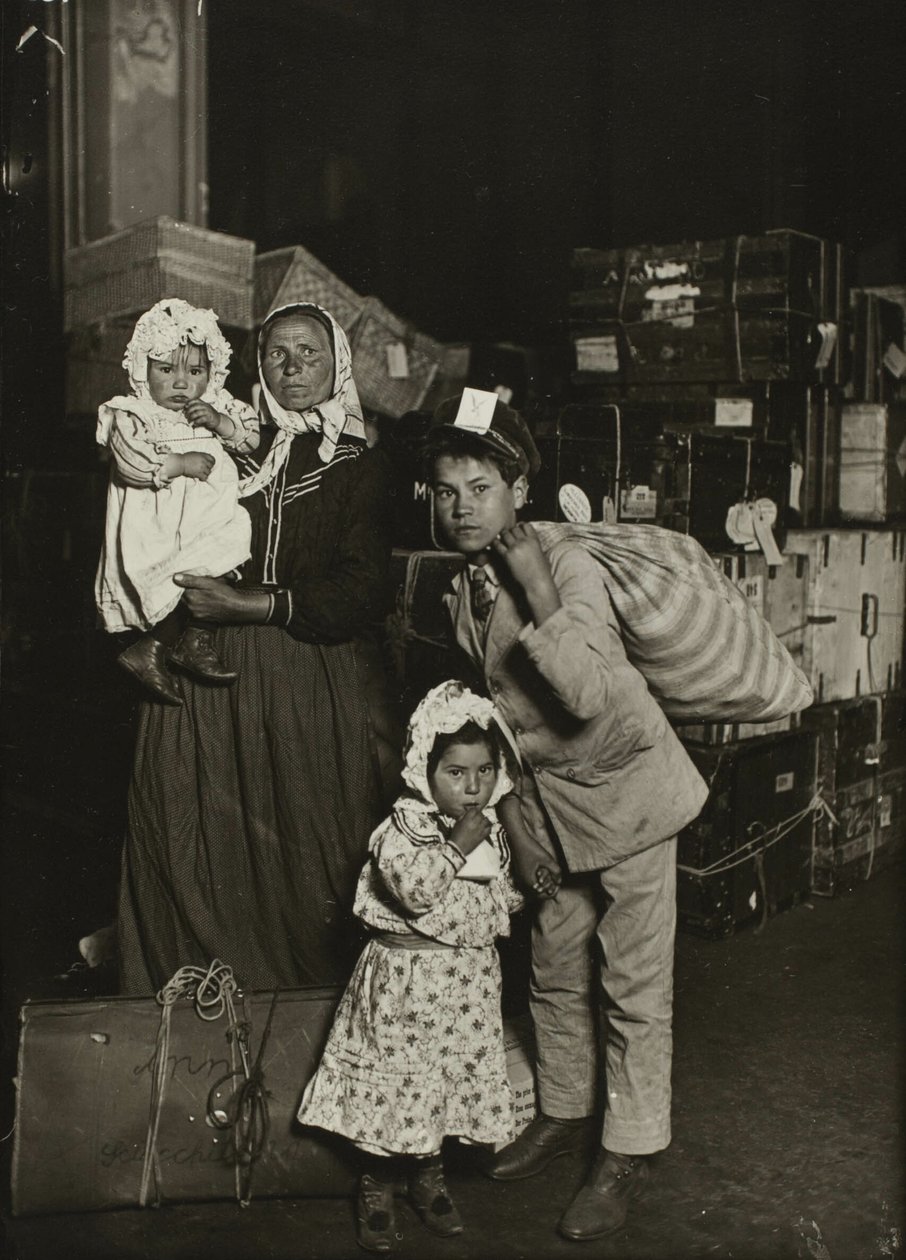 Família italiana à procura de bagagem perdida, Ilha Ellis de Lewis Wickes Hine