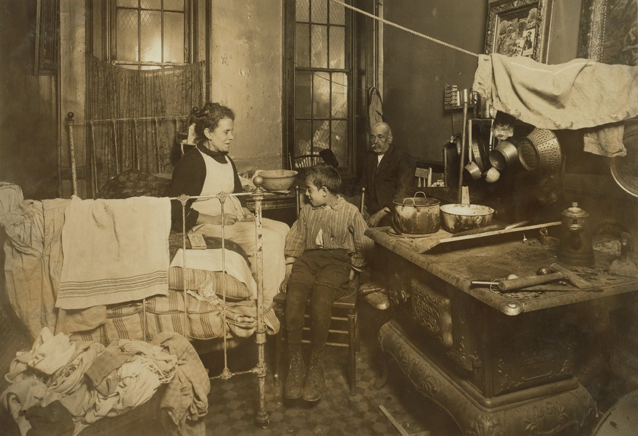 Categoria Jimmie Chinquanana &39;abaixo da série&39;, em casa em Nova York, atrás da loja da família, 1913 de Lewis Wickes Hine