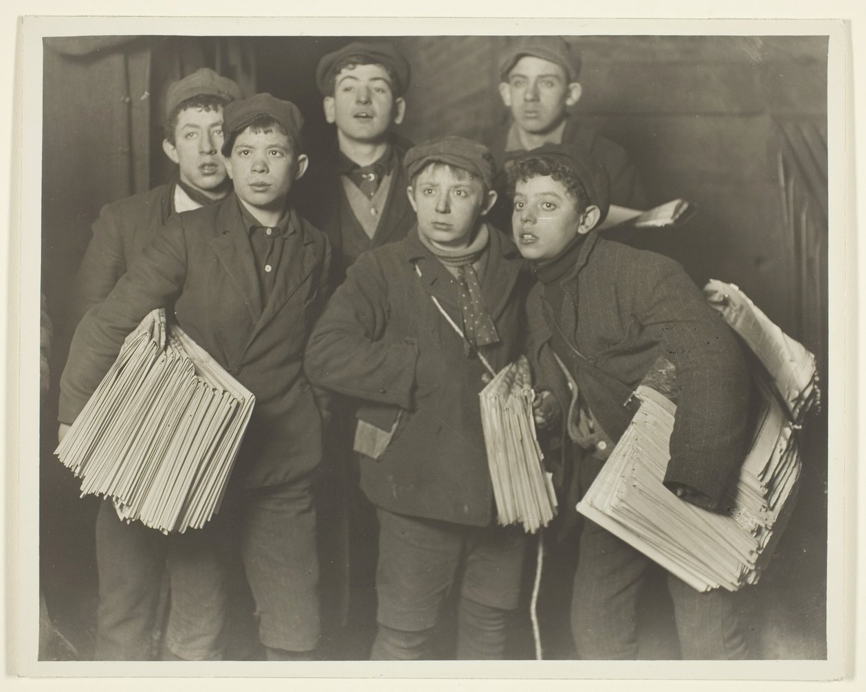 Newboys, Ponte de Brooklyn de Lewis Wickes Hine