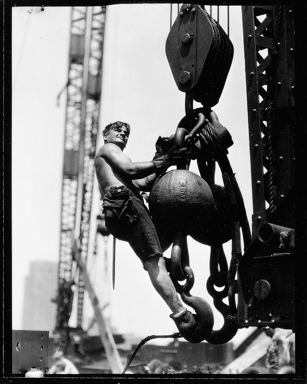 Na grua, o Empire State Building, 1931 de Lewis Wickes Hine