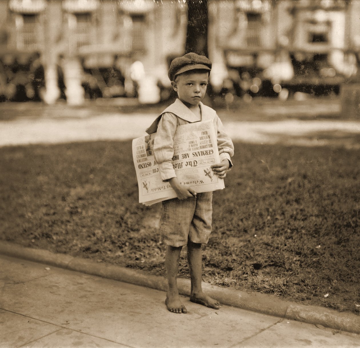 Retrato de um vendedor de jornais, c.1910 de Lewis Wickes Hine