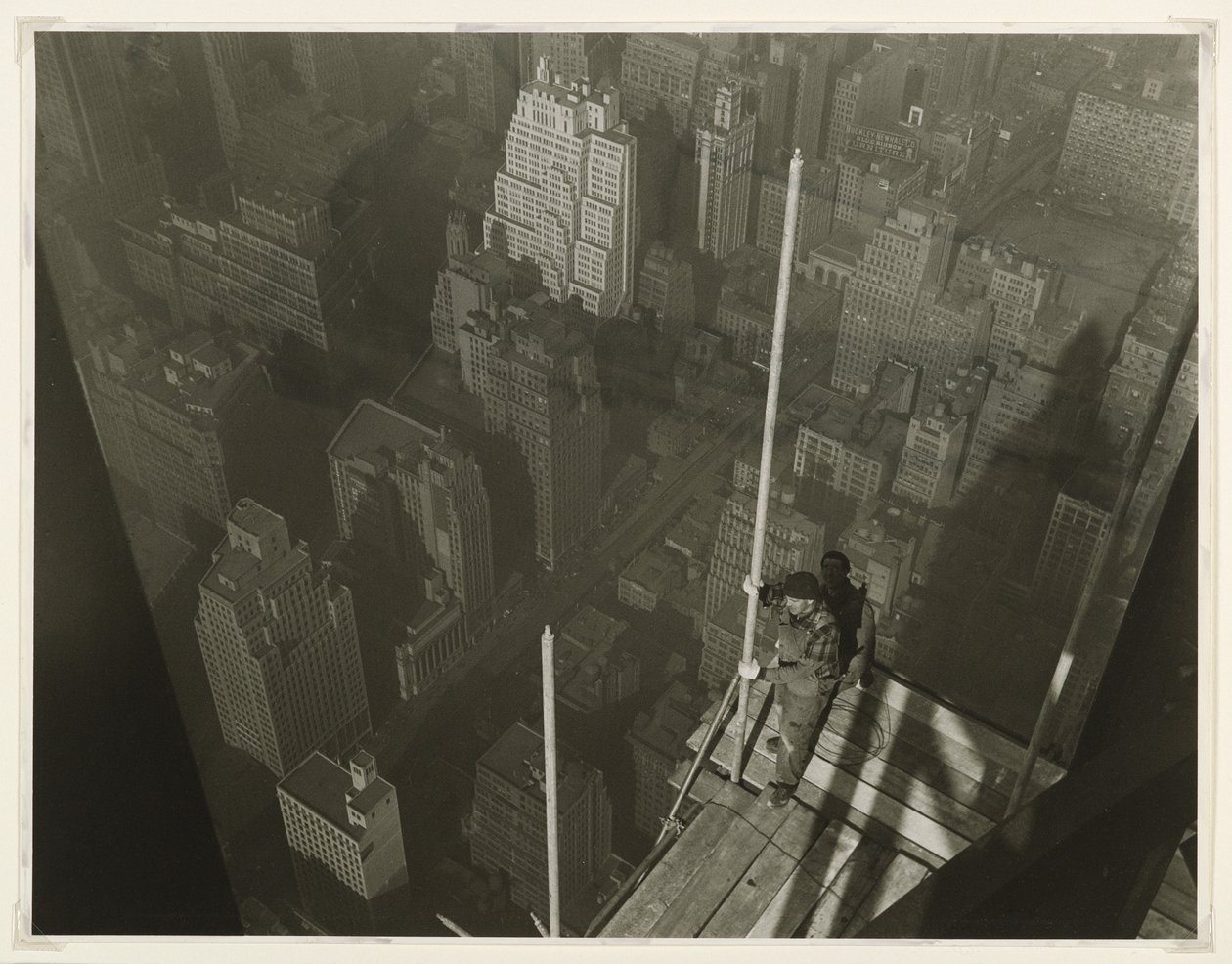 Levantando o mastro, Empire State Building, 1931 (foto de gelatina de prata) de Lewis Wickes Hine
