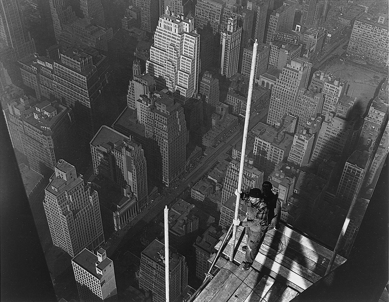 Elevando o mastro, o Empire State Building, 1939 de Lewis Wickes Hine