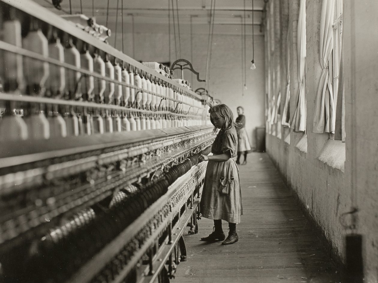 Sadie Pfeifer, fiandeira de uma fábrica de algodão, Lancaster, Carolina do Sul de Lewis Wickes Hine
