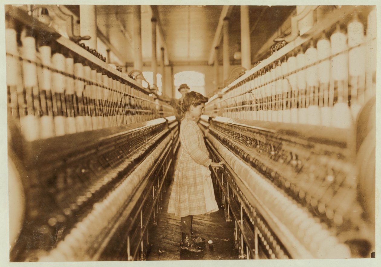 Girador em Lancaster Cotton Mills, Carolina do Sul, 1908 de Lewis Wickes Hine