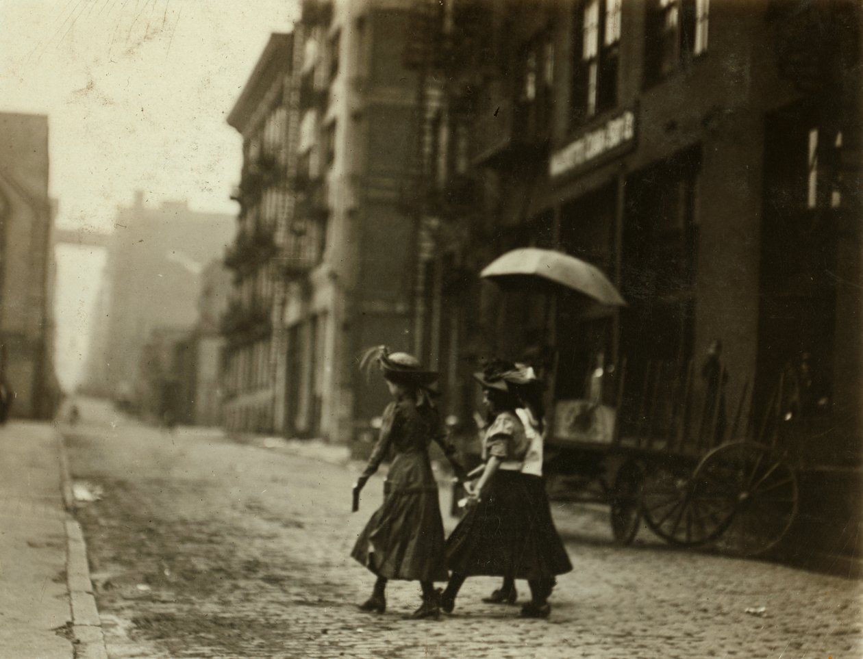 Trabalhadores da Fábrica de Medicamentos Salvan na Olive Street em St. Louis, Missouri de Lewis Wickes Hine