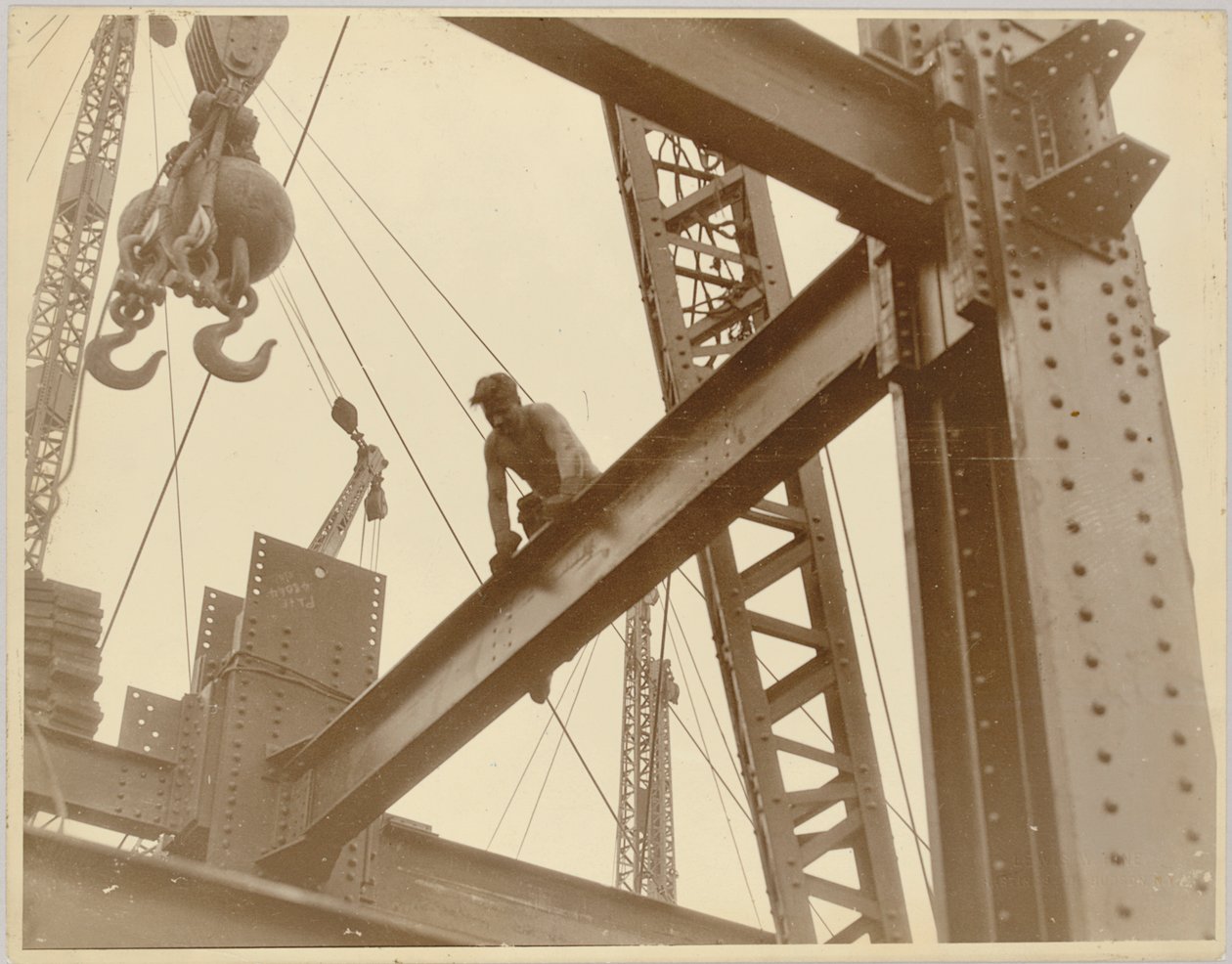 Trabalhadores no Empire State Building, c.1930 de Lewis Wickes Hine
