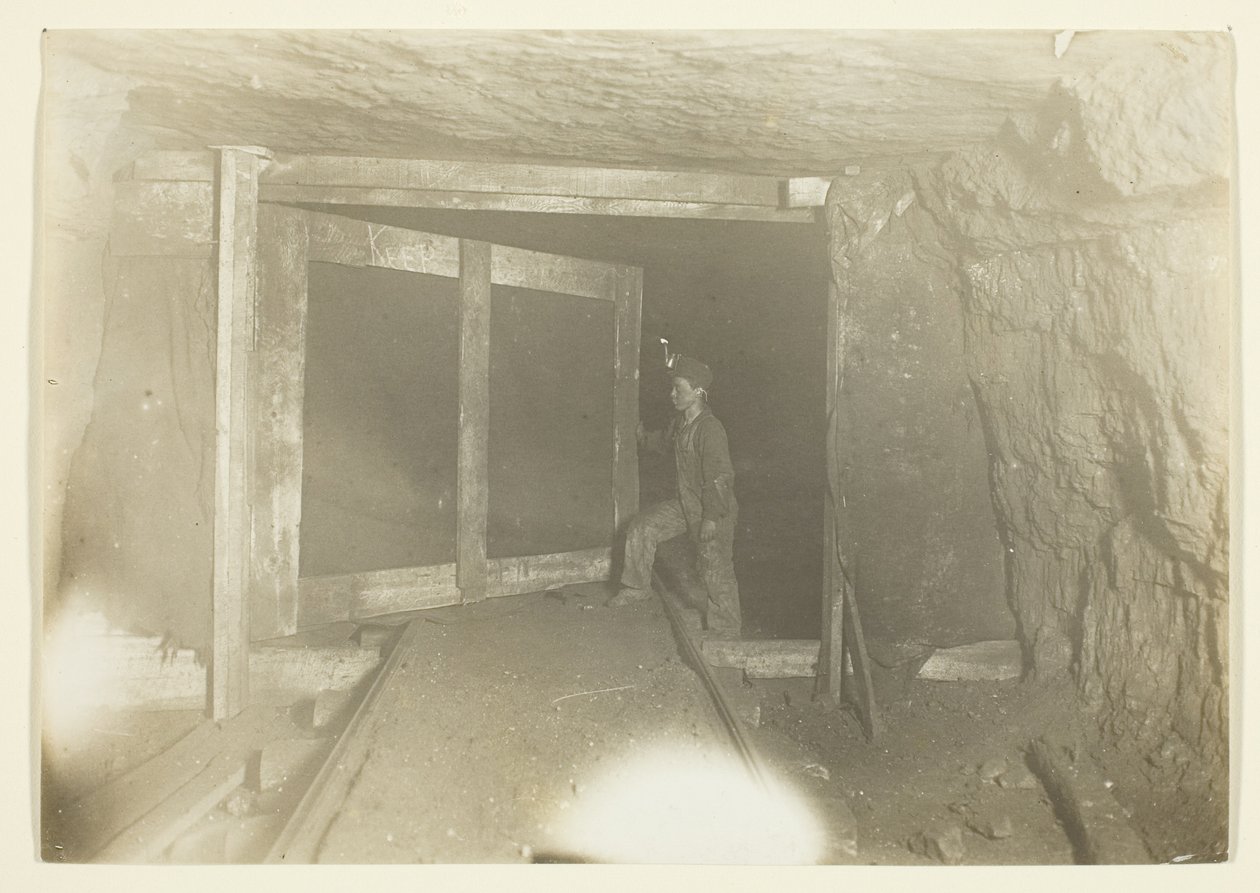 Jovem caçador na mina de carvão da Virgínia Ocidental) de Lewis Wickes Hine