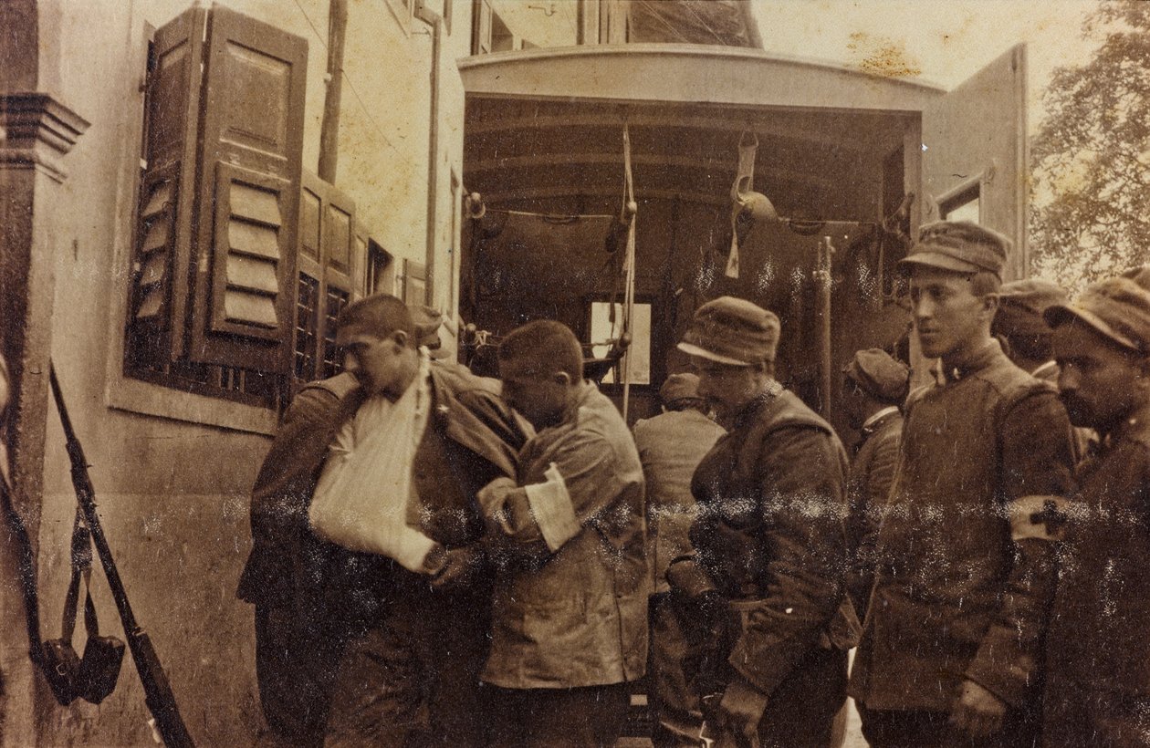 Ambulância e Soldados Feridos, Primeira Guerra Mundial (impressão sépia) de Unbekannt Unbekannt