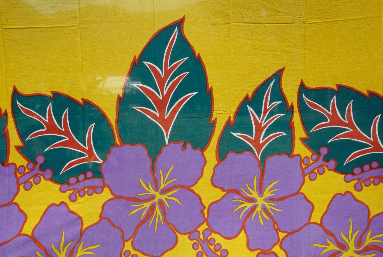 Tecido Sarong decorado com motivos florais, ilha de Moorea, Ilhas da Sociedade, Polinésia Francesa (território ultramarino da República Francesa), detalhe de Unbekannt Unbekannt