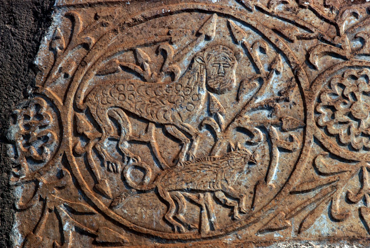 Relevo de pedra representando animais fantásticos, igreja da Dormição da Virgem (Panagia Skripou), Orchomenus, Boeotia, Grécia, século IX (foto) de Unbekannt Unbekannt
