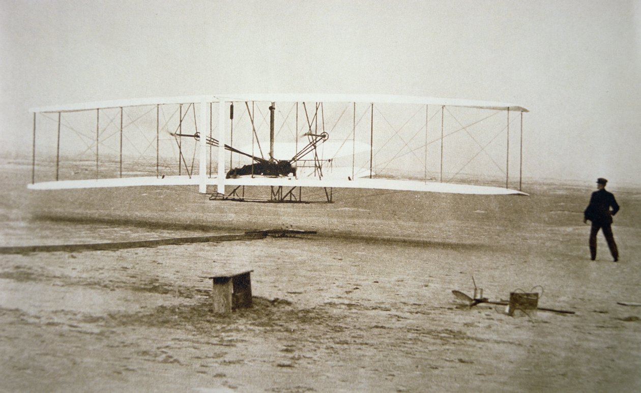 Os irmãos Wright fazem o seu primeiro voo motorizado de Unbekannt Unbekannt