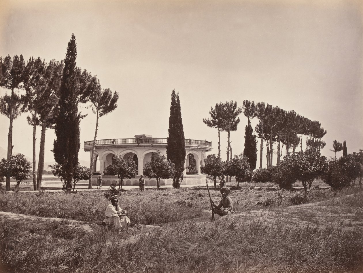 O jardim de Amir, Jalalabad, desde a entrada. de Lieutenant Vincent Eyre