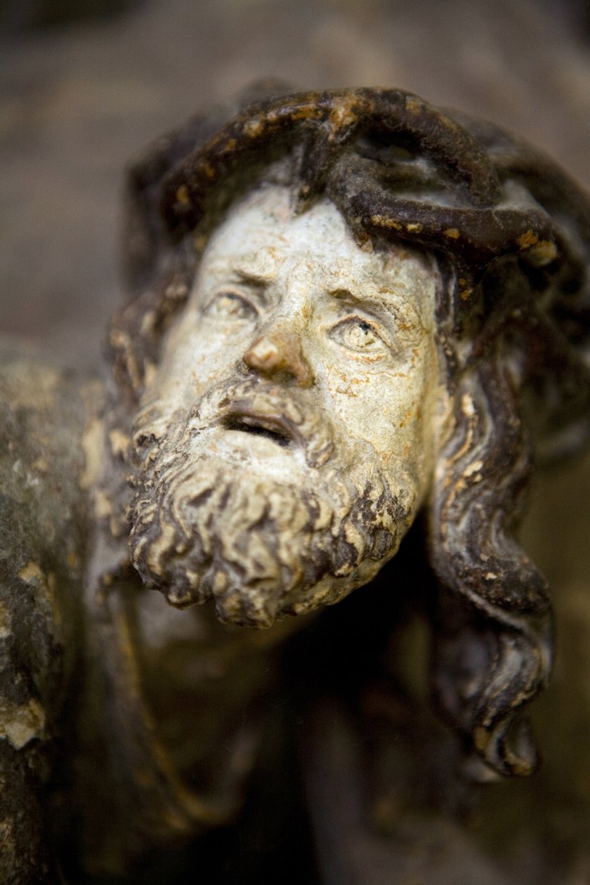 Peça de altar, painel esquerdo, detalhe, O porte da cruz (pedra pintada) de Ligier Richier