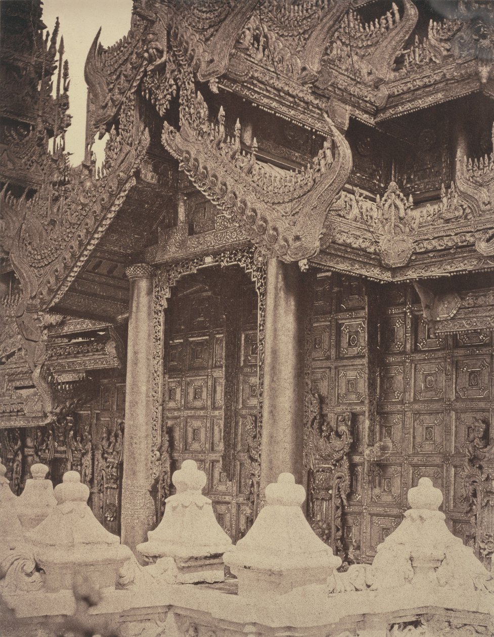 Amerapoora: Entrada de Pyathat no leste de Maha-too-lo-Bounghian Kyoung de Linnaeus Tripe