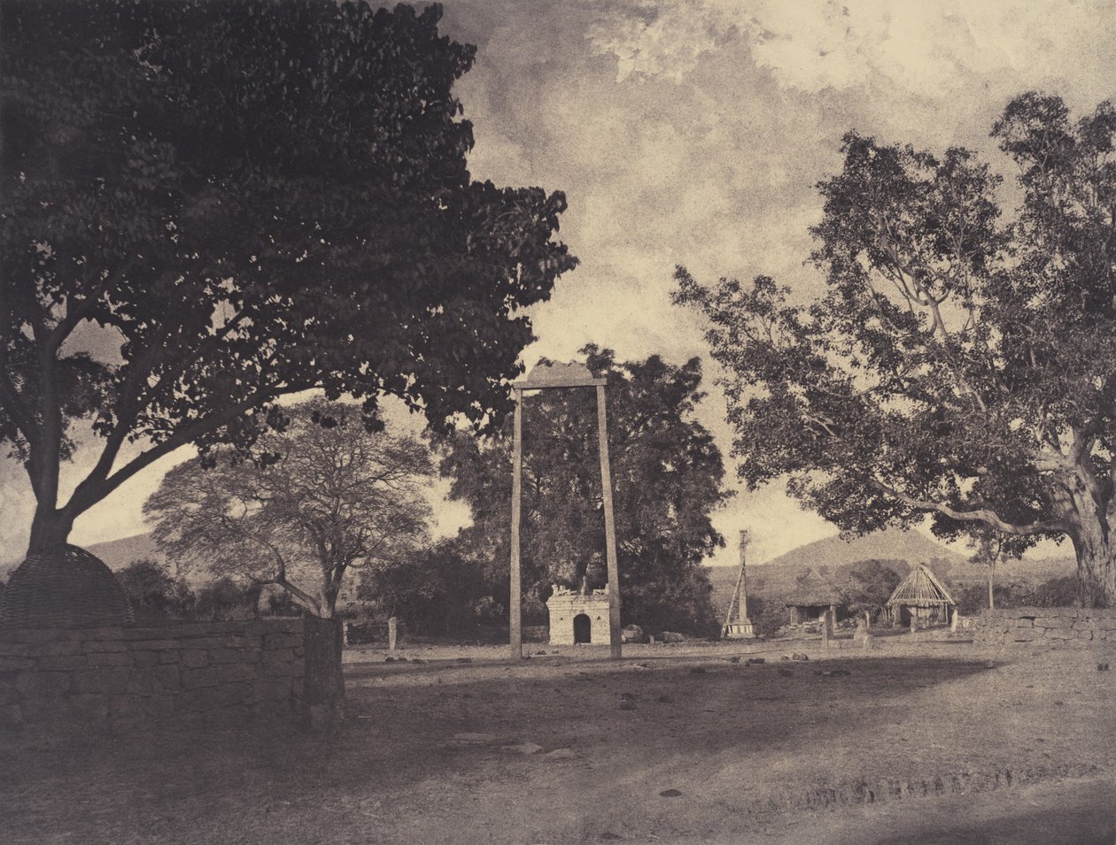 Beekinpully: Balanço de Permaul em Mariammah Covil, dezembro de 1857-janeiro de 1858 (foto) de Linnaeus Tripe